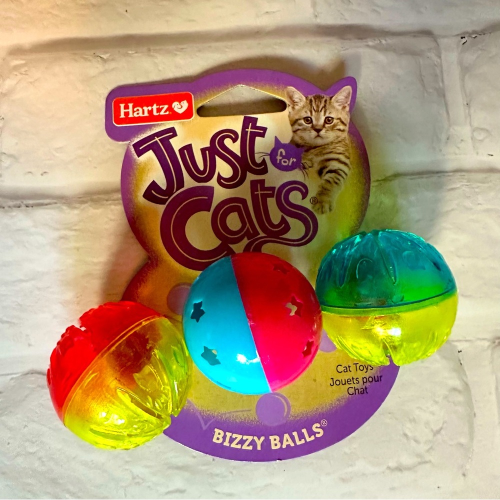 NWT cat toy “bizzy balls”!